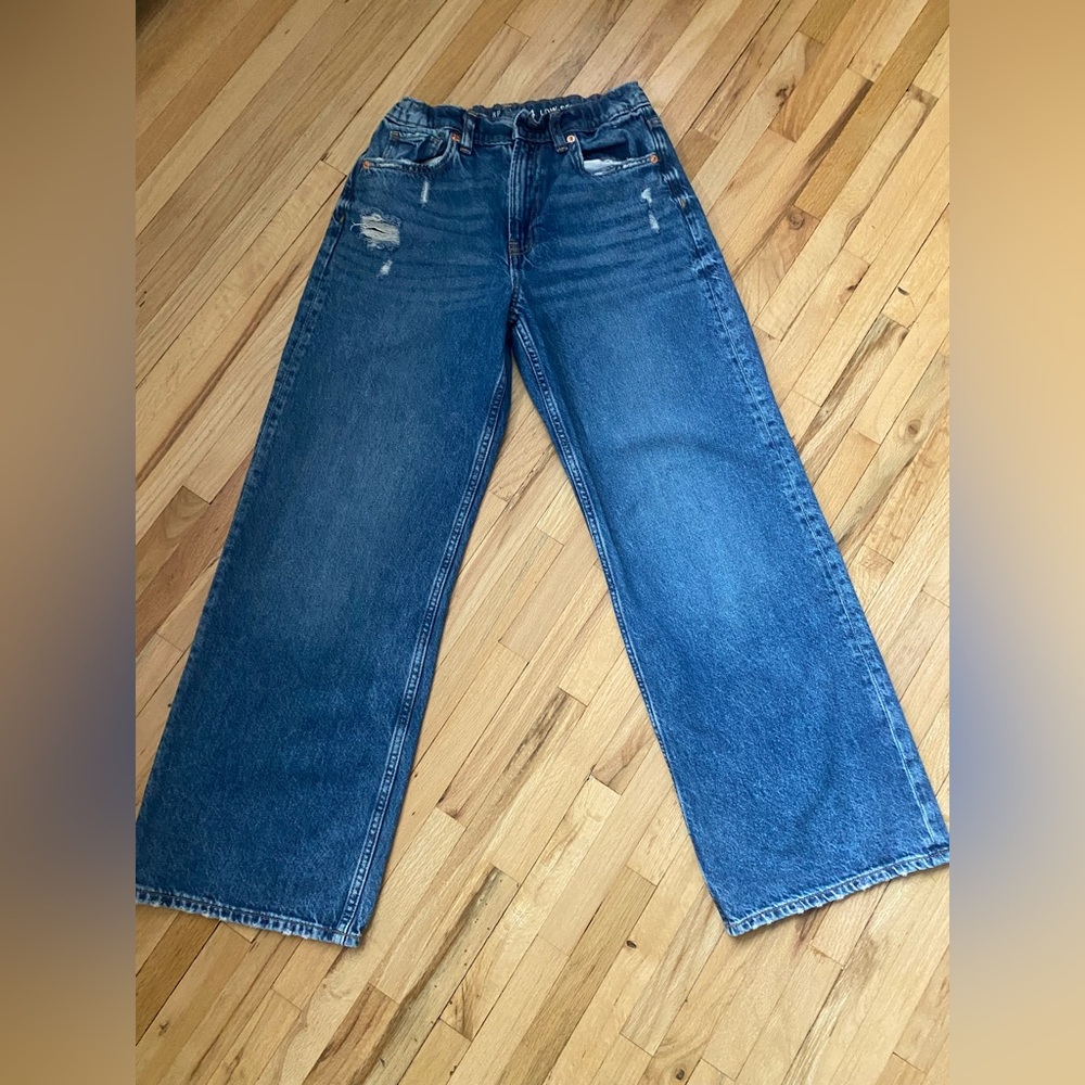 Girls GAP size 14 Low Stride Denim
Distressed Blue